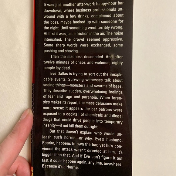 🦩Hardcover book of JD Robb’s Delusion in Death - Picture 2 of 4